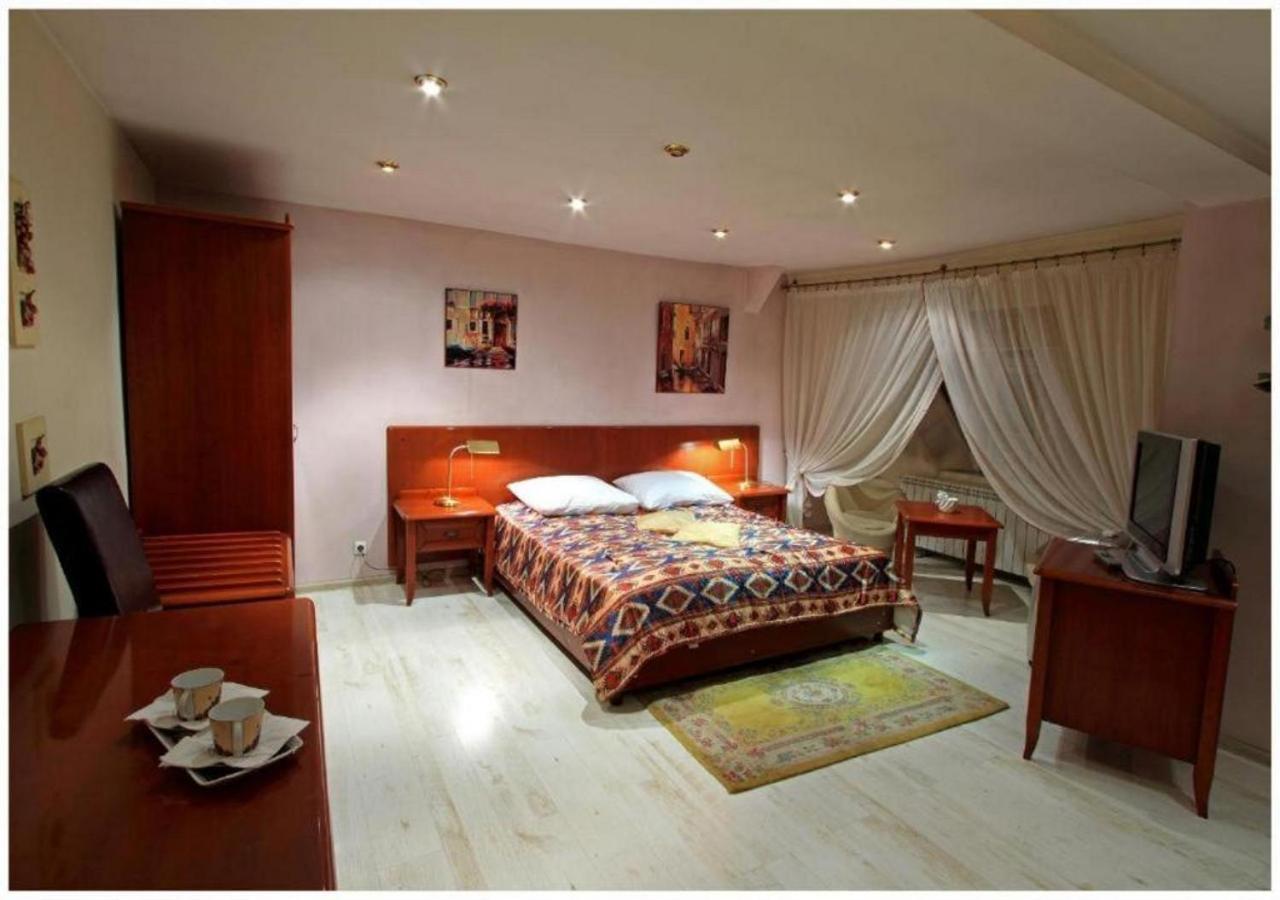Hotel Polonia Ostrów Wielkopolski Esterno foto